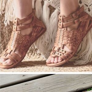 Women's Tan Sandals bed-Stu size 8